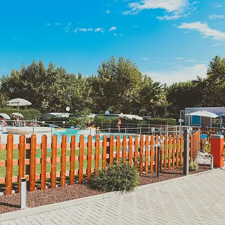 אתר קמפינג Rose 2*