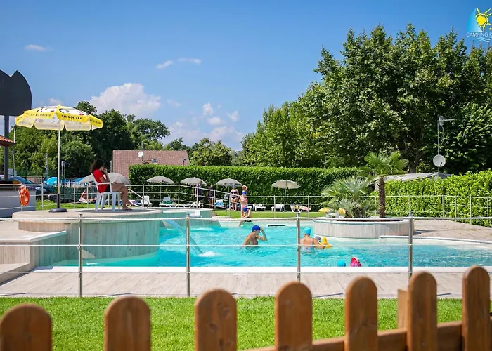 玫瑰度假营 2* 多米勒托